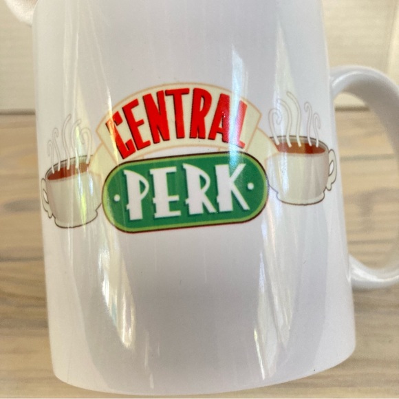 FRIENDS Series CENTRAL PERK Mug and Kitchen Towel Collectable Gift Set - Picture 6 of 12